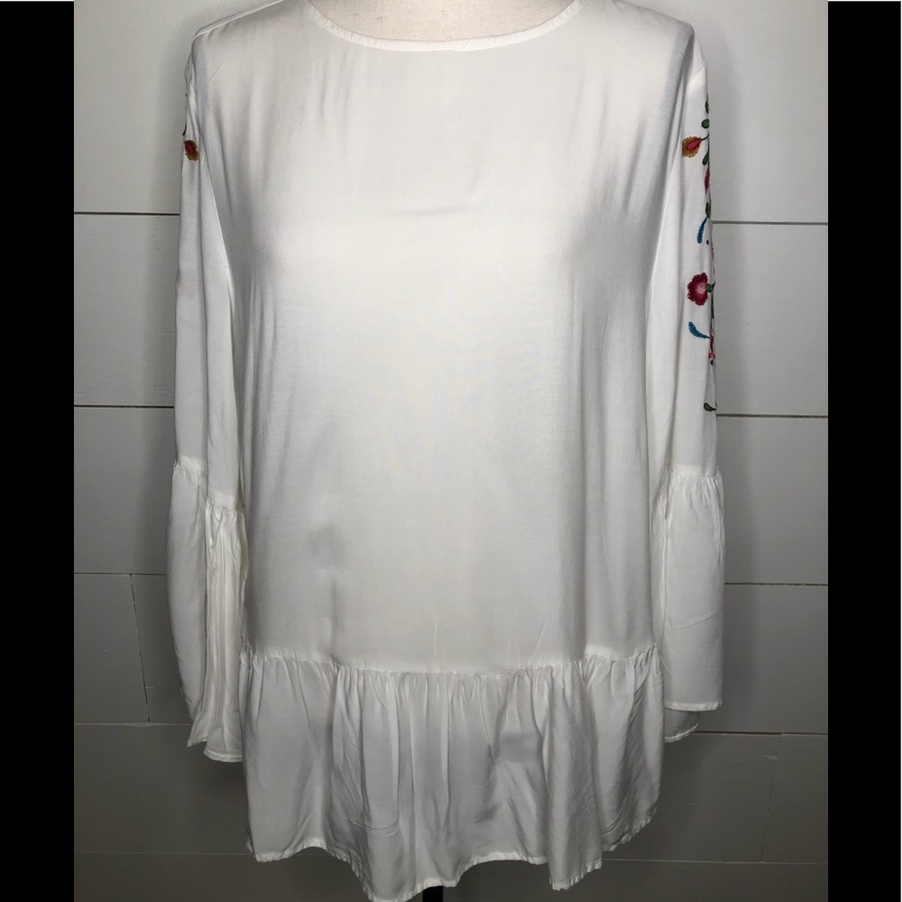 🏝5/$25 Beach Lunch Lounge Bell Sleeve White Shirt